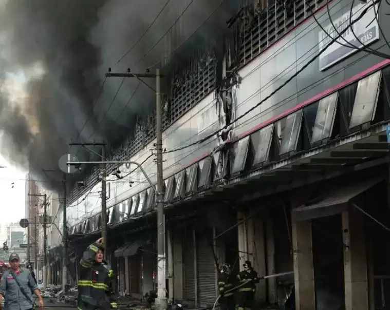 Incêndio no Shopping 25 bras